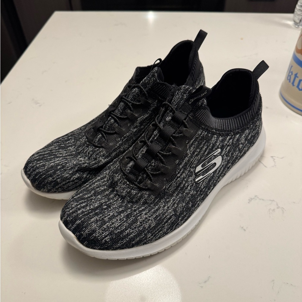 Skechers Ultra Flex-Bright Horizon Womens Sneaker Black / Gray US Size 10